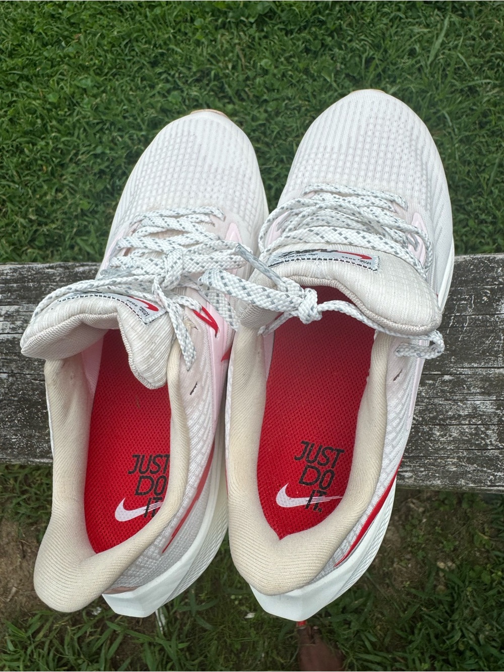 Nike Kids Sneakers in White with Red Insole
